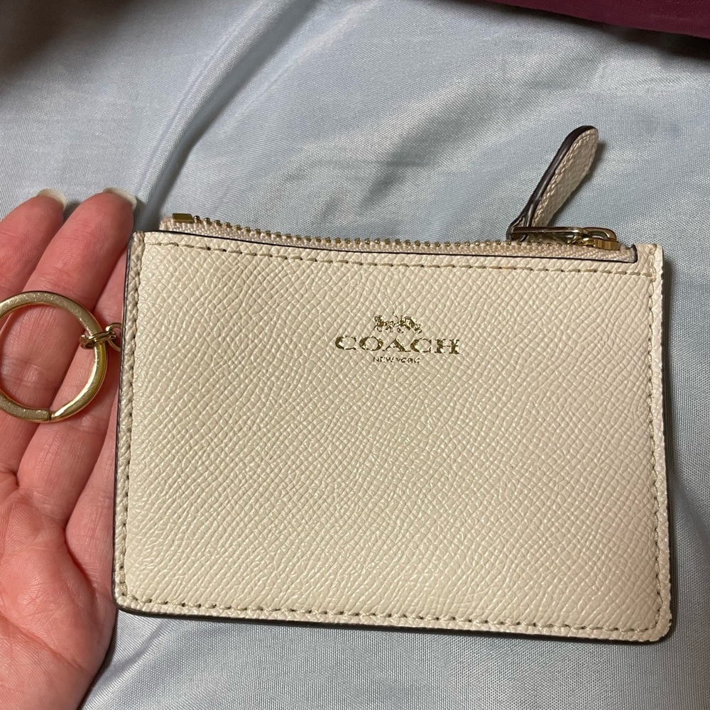 Small Coach ID Wallet - Picture 4 of 4